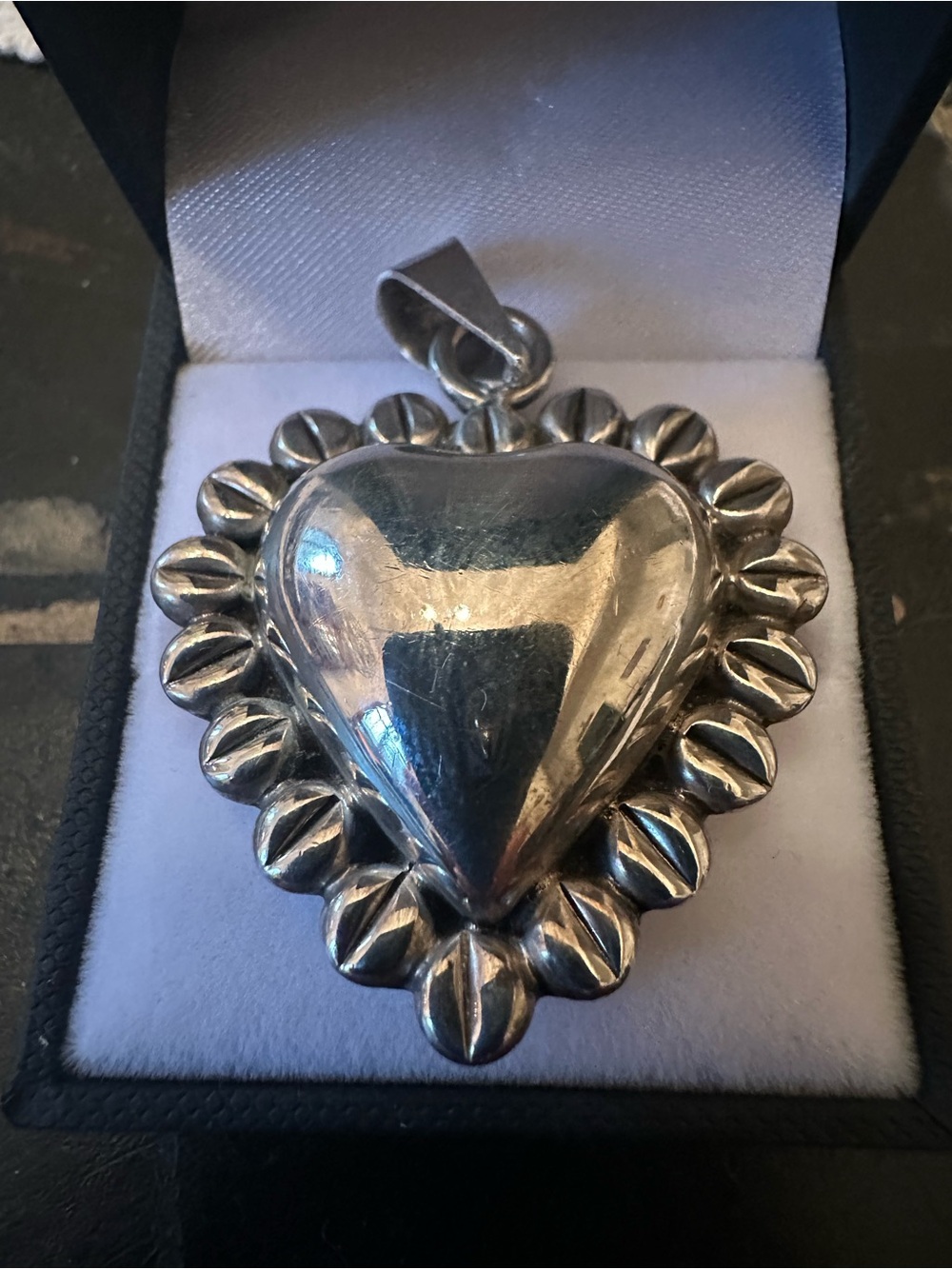 Taxco Mexican Silver Puffy Heart Pendant 925 Sterling 14 grams - Lg Bale - Picture 8 of 9